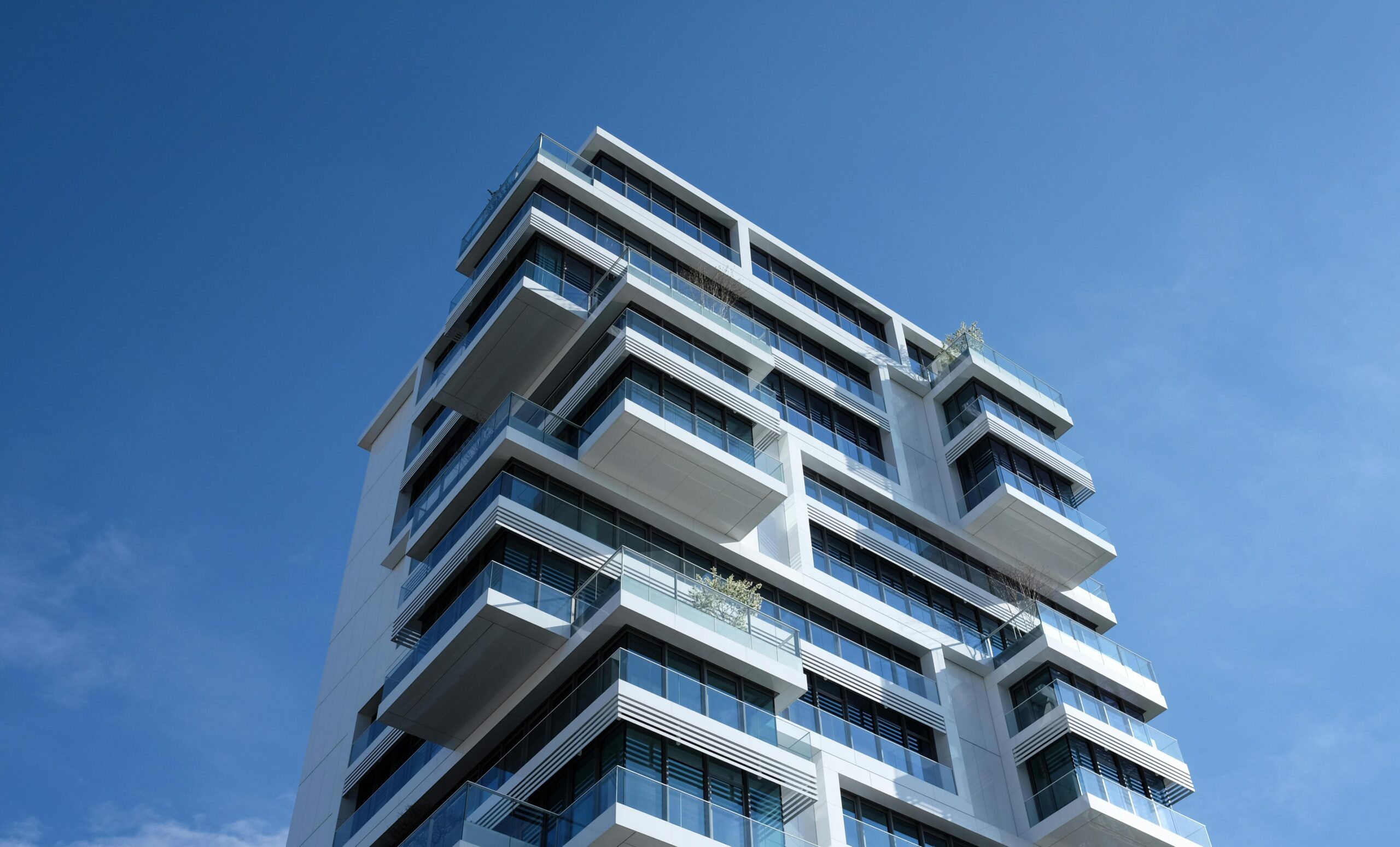 pexels-marketingtuig-87223 comprar vivienda a nombre de sociedad o particular